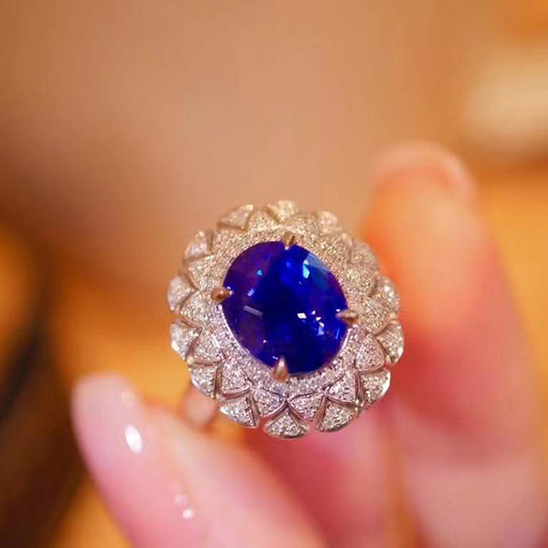 5克拉皇家蓝蓝宝石18k戒指，存在感十足，即高级又时尚