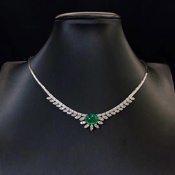 6克拉Muzogreen祖母绿项链️，精致的名媛风，钻石点缀非常奢华，佩戴高级气质满满