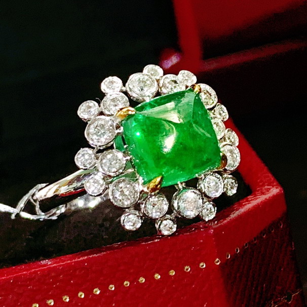 3.18ct糖塔祖母绿  18k白金钻石戒指