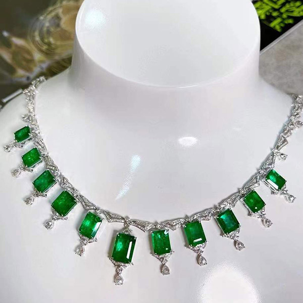 20克拉高级感十足祖母绿晚装项链，颗颗精选，高级范