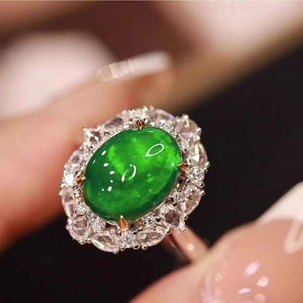 3克拉素面祖母绿戒指vivid green，带强荧光，满钻豪镶，精工的大牌质感