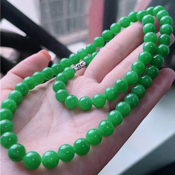 精品满绿翡翠珠串项链，种老满绿，色阳均匀，种色无可挑剔，高品质，性价比高！
