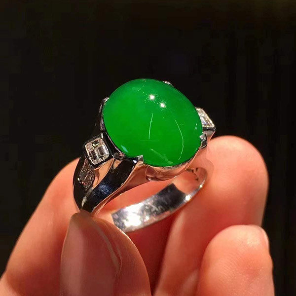 满绿馒头翡翠戒指，大颗饱满，性价比高