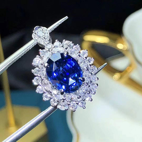3克拉无烧皇家蓝蓝宝石戒指、吊坠两用款，经典戴妃款，上身太美了
