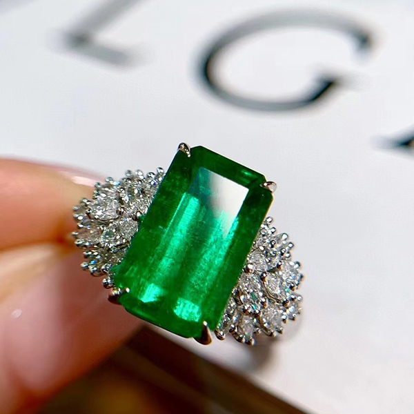 高级感玻璃体vivid green4克拉祖母绿戒指