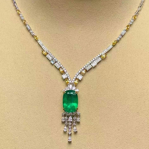 5克拉祖母绿18k金项链，极微油祖母绿，色泽艳绿，高贵优雅，时尚质感，奢华大气