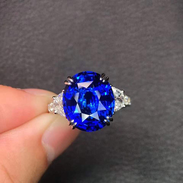 10克拉皇家蓝蓝宝石戒指，斯里兰卡，全净玻璃体，满火彩