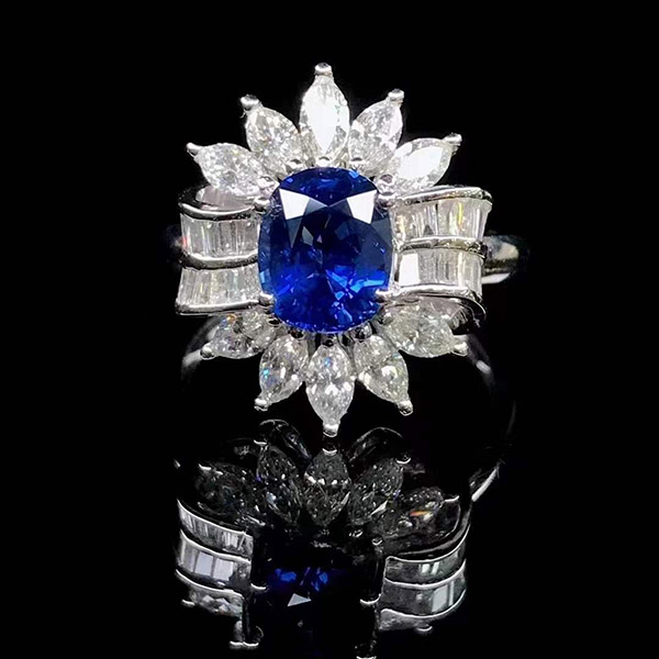 2克拉无烧皇家蓝蓝宝石戒指，奢华典雅，深邃高贵，皇室贵族气息
