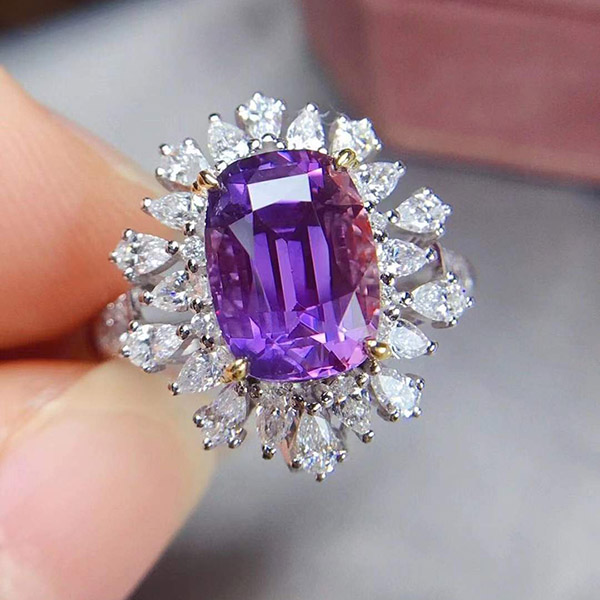 3克拉无烧紫色蓝宝石吊坠戒指两用款，全净玻璃体，电光紫，火彩非常闪，美艳