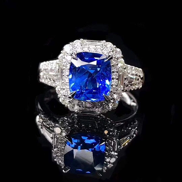 2克拉无烧矢车菊蓝宝石戒指，火彩好，豪华钻石精镶，高贵优雅