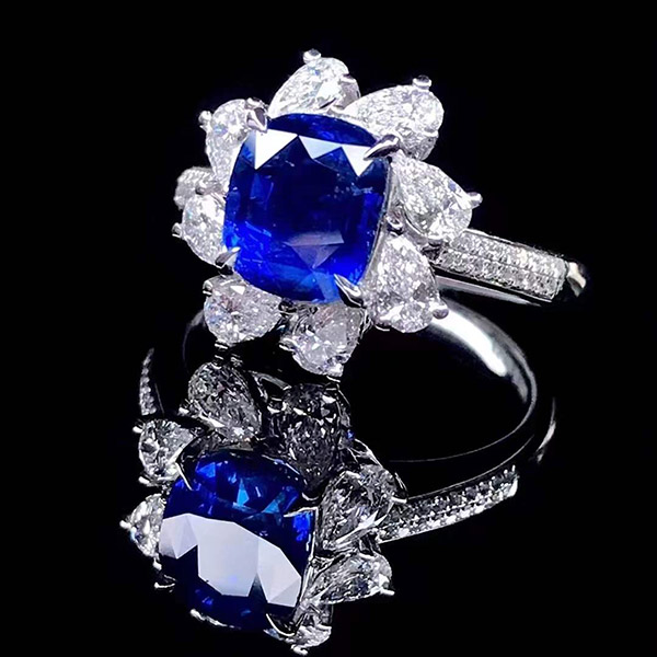 3克拉缅甸无烧皇家蓝蓝宝石戒指，浓郁皇家蓝，大闪钻配镶高贵，富太太首选