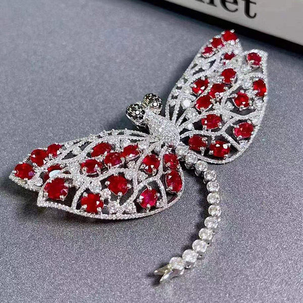 8克拉无烧鸽血红红宝石生动精致蜻蜓设计胸针，艺术珠宝，重工豪镶