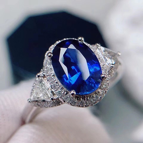 1克拉无烧皇家蓝蓝宝石戒指18k，斯里兰卡皇家蓝玻璃体满火彩，非常高贵的设计