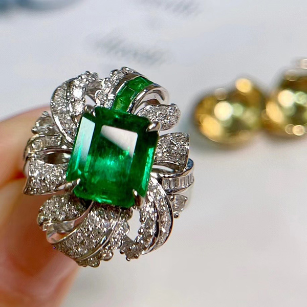 礼物结设计款3克拉祖母绿戒指vivid green