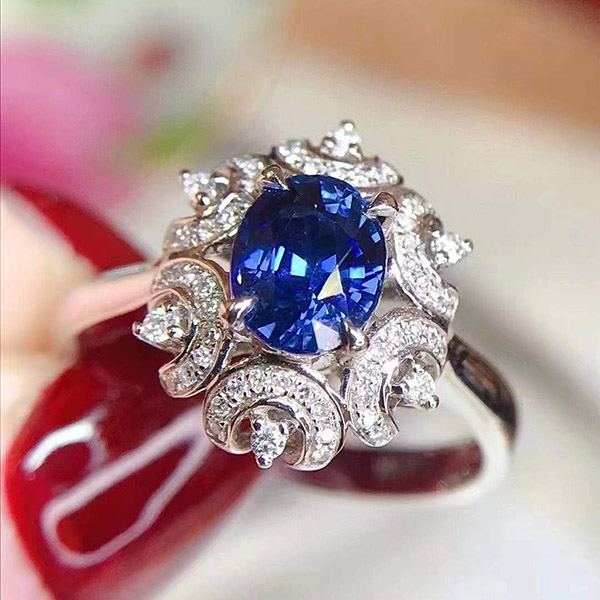 1克拉无烧皇家蓝蓝宝石戒指，晶体干净，火彩好，精工打造