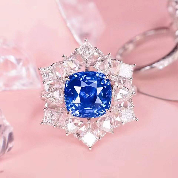 6克拉无烧蓝宝石戒指，颜色浓郁漂亮，火彩很赞，收藏级别大克拉