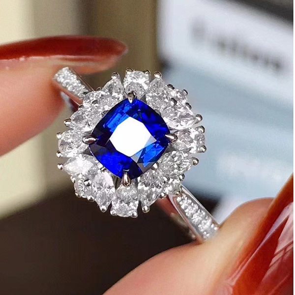 1克拉Vivid Royal Blue皇家蓝蓝宝石戒指