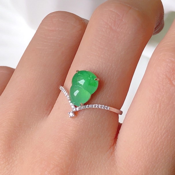 满绿甜绿翡翠葫芦戒指