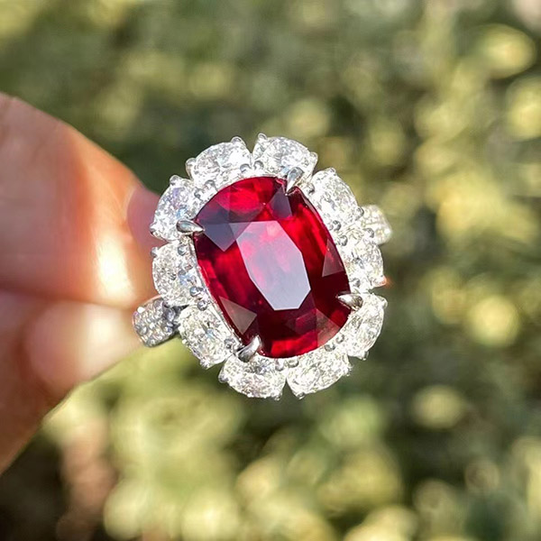 6.04克拉无烧鸽血红红宝石戒指，绝美的玻璃体，收藏珍品，奢华超大钻石镶嵌