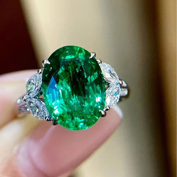 4克拉玻璃体VIVID GREEN祖母绿戒指