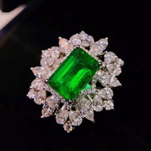 2克拉赞比亚祖母绿戒指吊坠两用款，性比价高，颜色辣绿品质好，高贵典雅