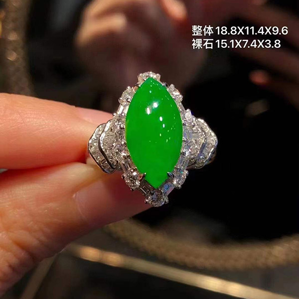 质量高冰辣绿马眼翡翠戒指，独特的法式设计风格，举手投足间散发魅力