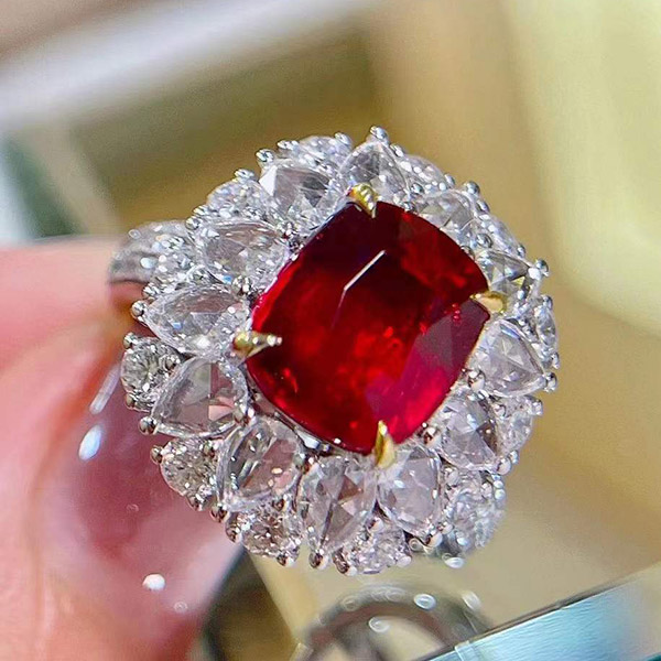 5克拉无烧鸽血红红宝石戒指，玻璃体颜色浓郁明亮，火彩好豪华镶嵌，高性价比
