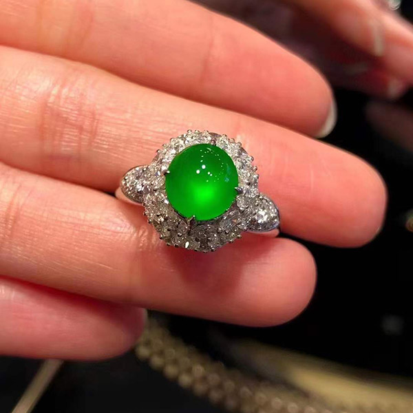 龙石种帝王绿鸽子蛋翡翠戒指，精致时尚，种水色兼备，性价比推荐！