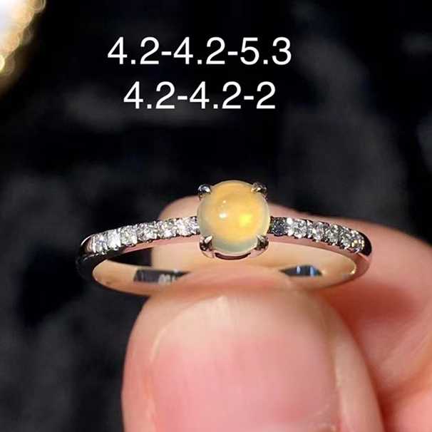 黄翡蛋面戒指，小而精致，用来单戴叠戴都 批发价：4480
